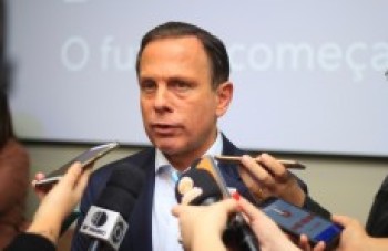 Governador garante anúncio de moradias populares em breve