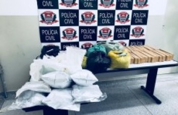 Polícia apreende 50 quilos de drogas em Jundiapeba