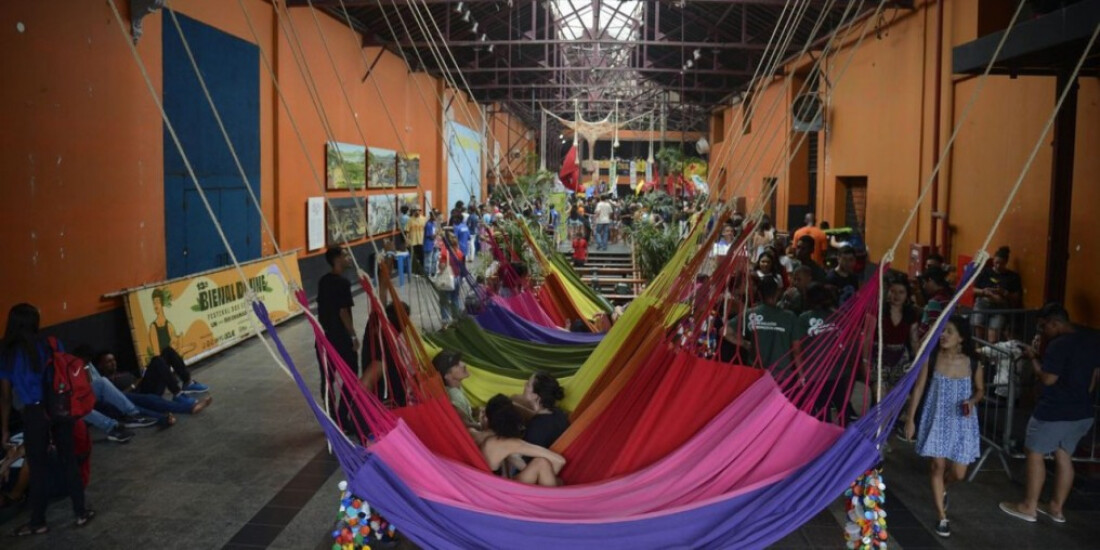 Bienal da UNE é aberta no Rio com pauta de reconstrução da educação