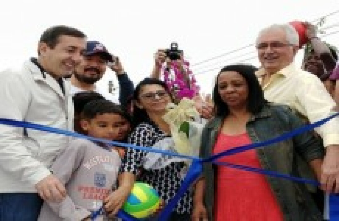 Bairro Novo Horizonte ganha ATI e quadra poliesportiva
