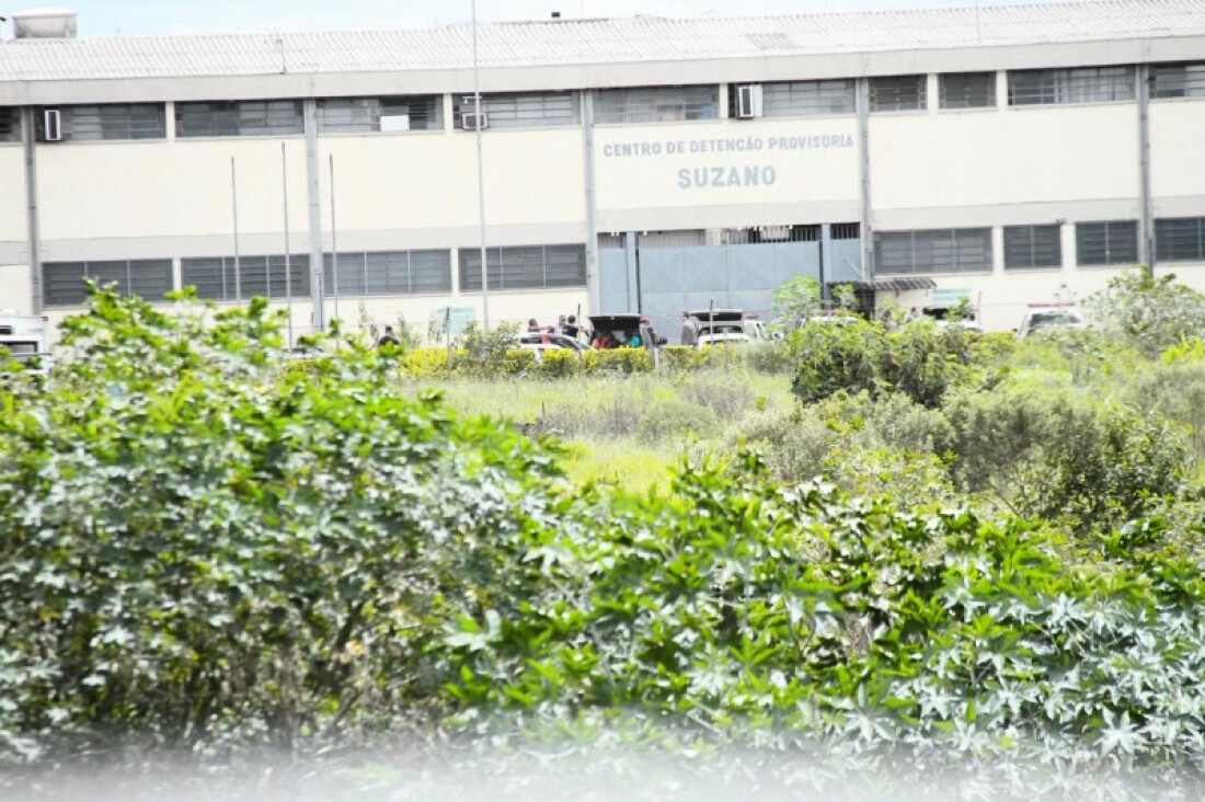 Dois são presos após roubo de van em Itaquá
