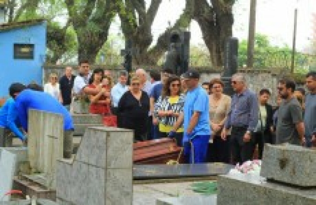 Corpo de Didita Grinberg é sepultado