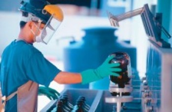 Nível de emprego industrial permanece estável em agosto