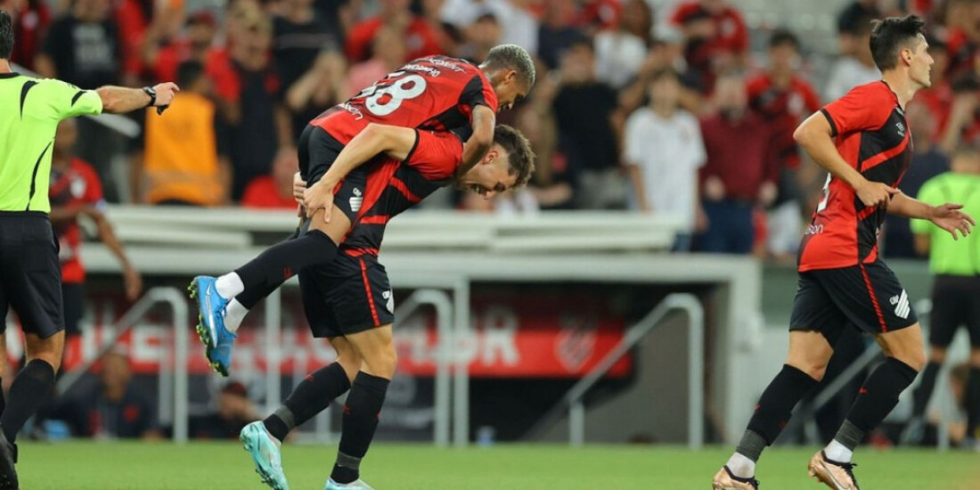 Paranaense: Athletico goleia Azuriz para ampliar vantagem na liderança