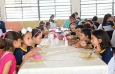 Escolas recebem mais de 1,5 tonelada de peixe para refeição