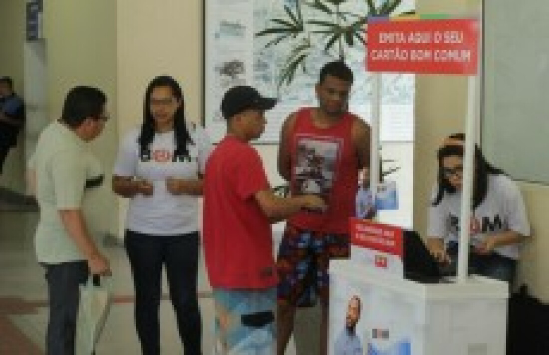 Cartão Bom faz campanha no Terminal Estudantes