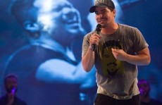 Thiago Martins estreia no grupo Sorriso maroto