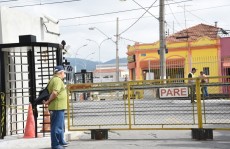 Nova catraca permanece fechada