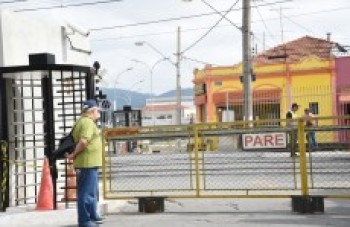 Nova catraca permanece fechada