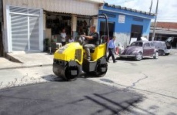 Sete bairros recebem serviços de tapa-buraco em Itaquá