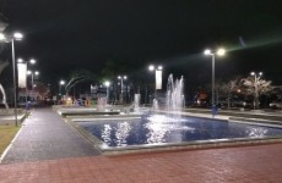 Praça Cidade das Flores tem iluminação ampliada