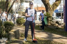 Grupo reúne 330 voluntários para limpeza na região central