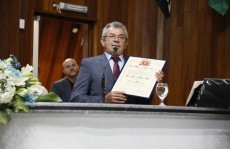 Diretor da Aprojur recebe homenagem