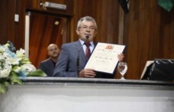 Diretor da Aprojur recebe homenagem