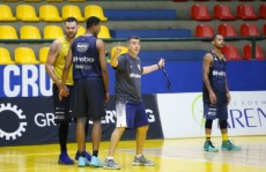 Mogi abre quartas hoje contra Caxias