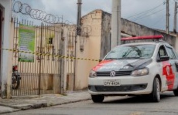 Homem é baleado em assalto