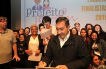 Aluna é nomeada 'prefeita jovem'