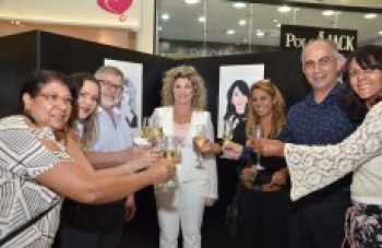 "Retratos Femininos em Traços"