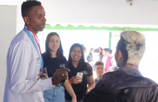 campeão de atletismo faz palestra na Raul Brasil