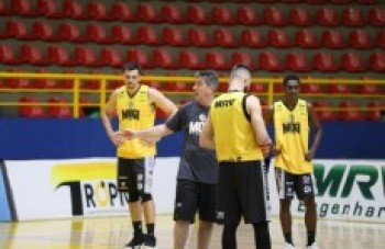 Mogi volta a treinar para enfrentar o Franca na quinta