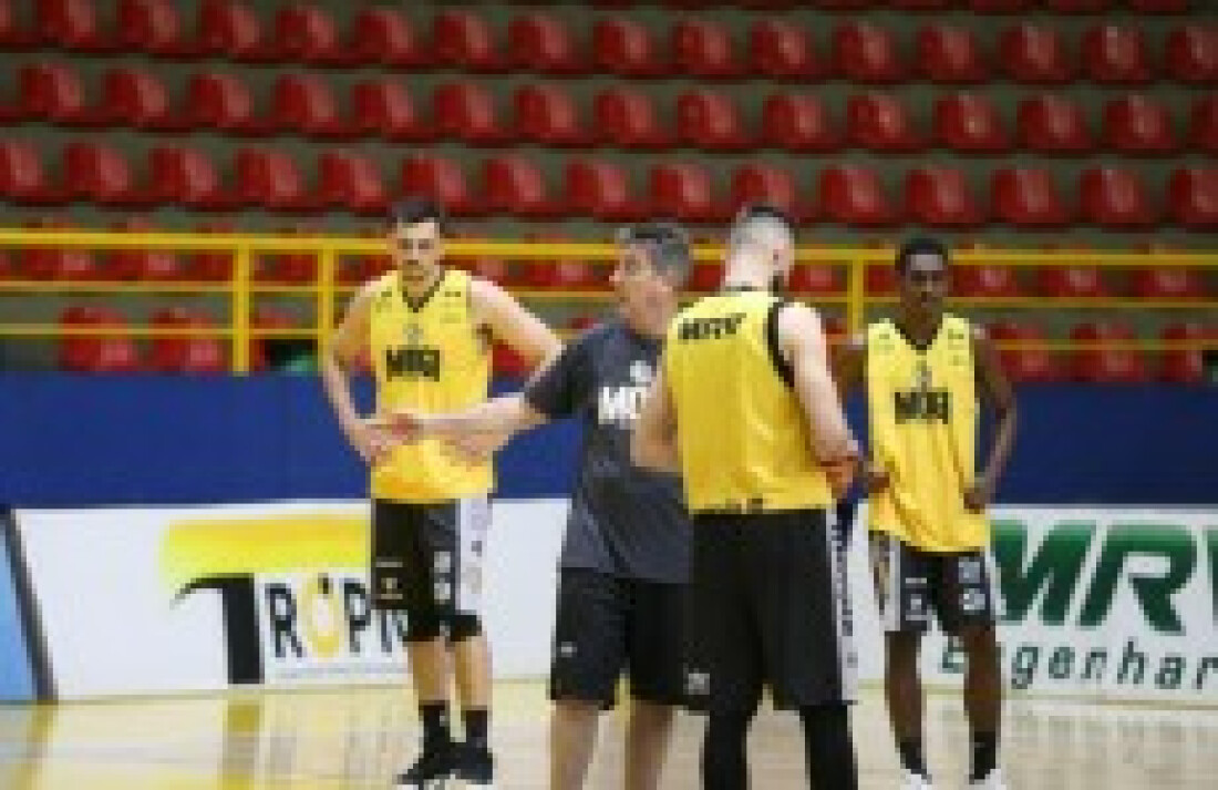 Mogi volta a treinar para enfrentar o Franca na quinta