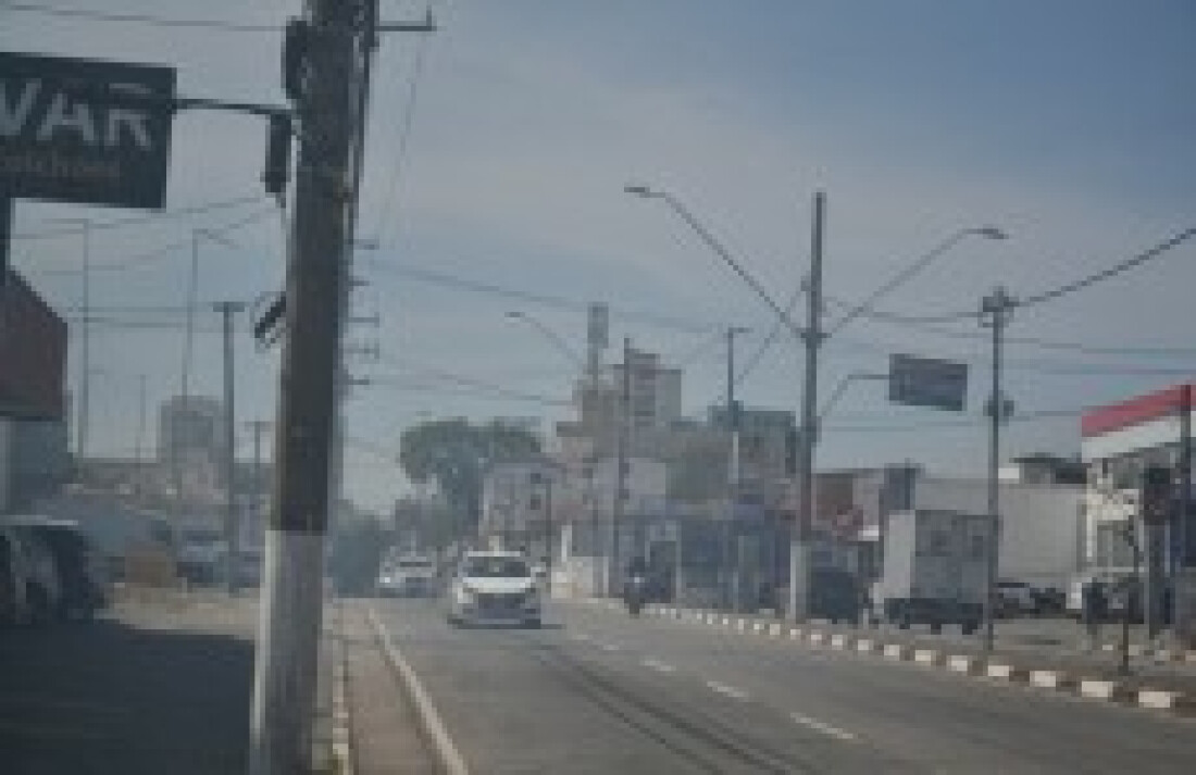 fogo em terreno chama a atenção de moradores