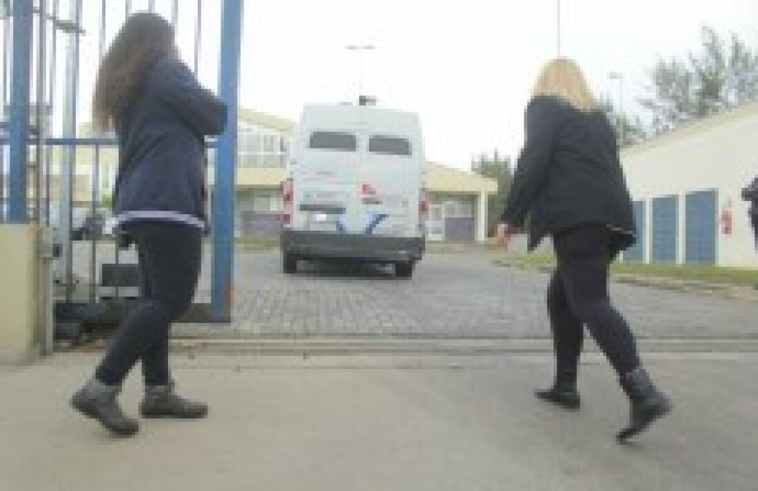 Júri das chacinas avança pela madrugada e segue indefinido