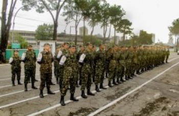 Tiro de Guerra faz solenidade para celebrar o Dia do Soldado