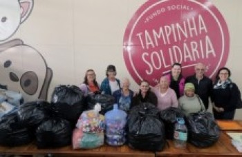 Idosos do Jardim Piatã doam 30 mil tampinhas