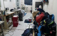 Civil encontra galpão de roupas falsas em Itaquá