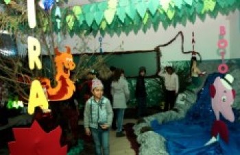 Escola completa 10 anos com celebração do folclore do país