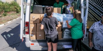 Fundo Social de Ferraz entrega 200 kits emergenciais