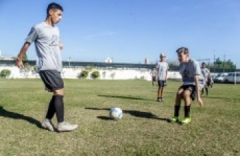 Escolinha do Comercial forma atletas de futebol há 25 anos