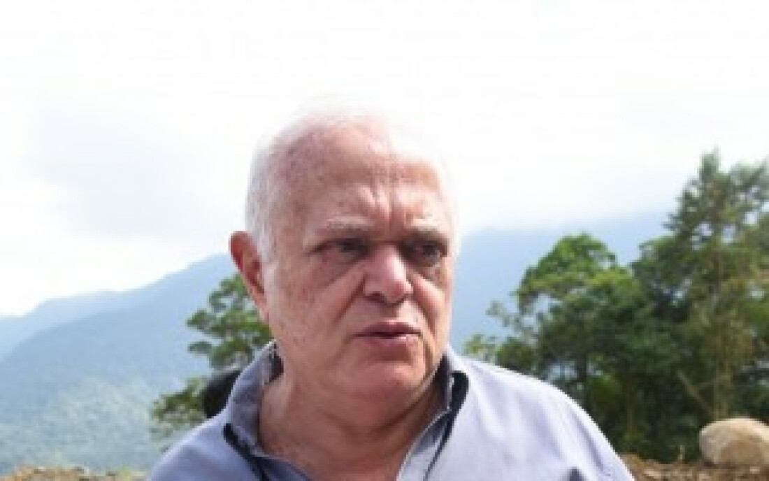 Políticos cobram mais ações