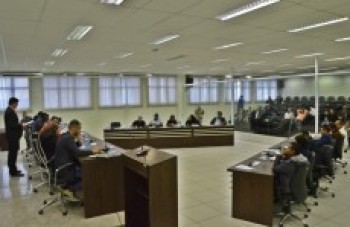 Vereadores cobram Estado sobre entrega de vacinas antirrábica