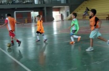 Futsal para crianças tem vagas abertas