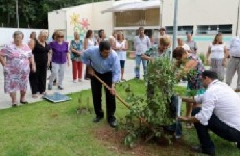 Idosos querem construção de mais um 'Centro Dia'