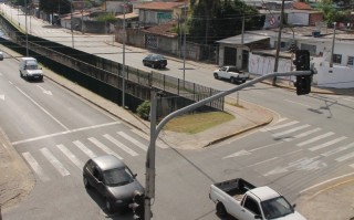 Prefeitura estuda instalar fiscalizações na Júlio Simões