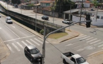Prefeitura estuda instalar fiscalizações na Júlio Simões