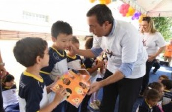 Material didático atende mais de 13 mil alunos de 3 a 5 anos