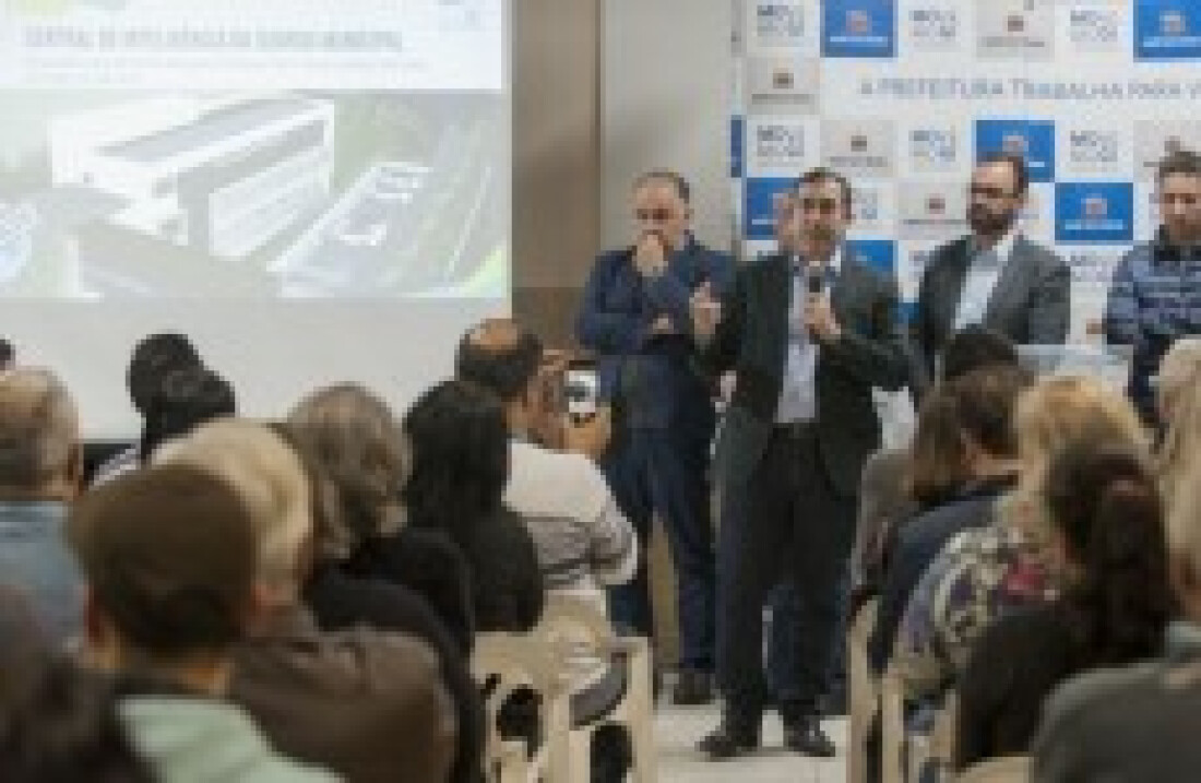 Comunidade da Vila Moraes entrega demanda ao prefeito
