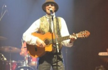 'TOCA RAUL' ecoa há 30 anos