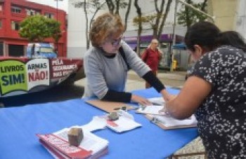 Apeoesp faz manifestação no Largo do Rosário