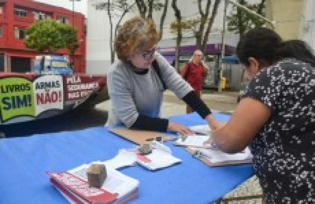 Apeoesp faz manifestação no Largo do Rosário