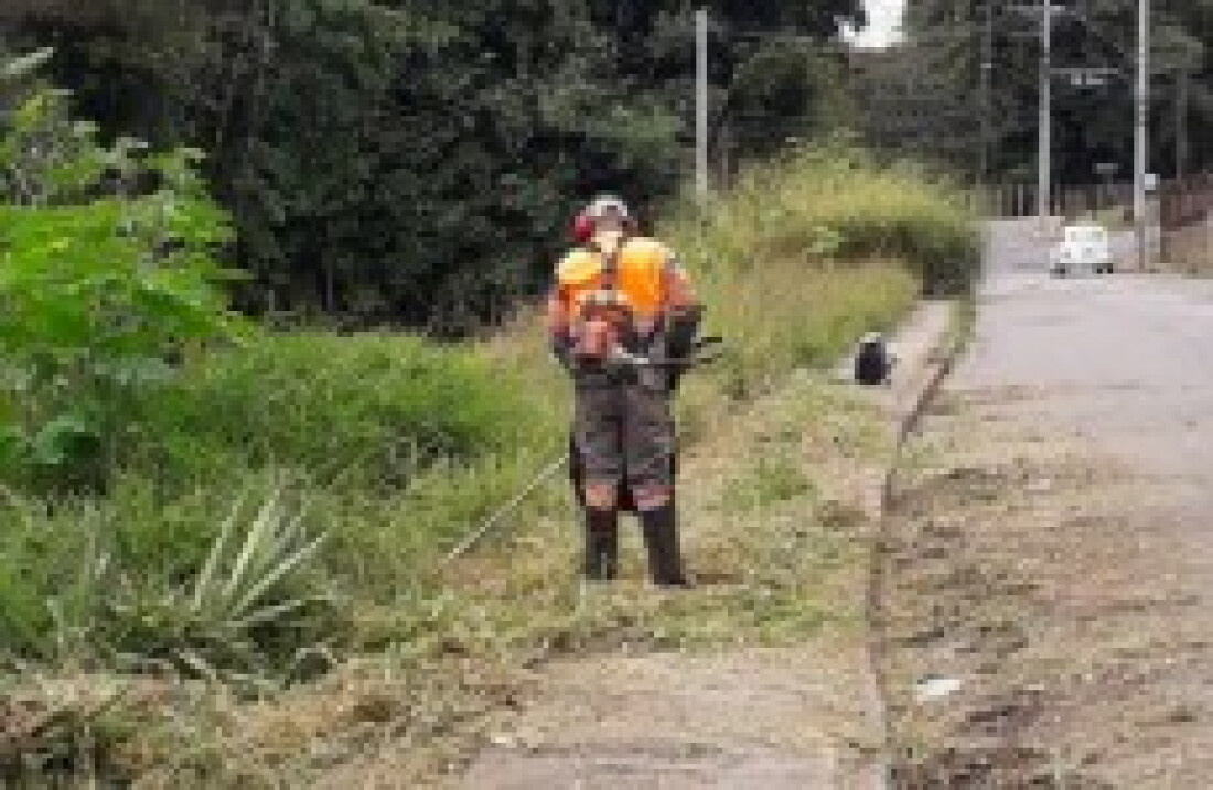 Botujuru recebe manutenção e limpeza em diversas vias