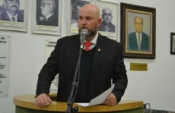 Vereador critica Saúde por falta de vacina antirrábica