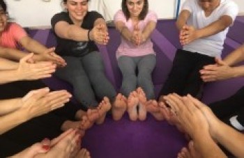 Escola de ioga comemora 15 anos