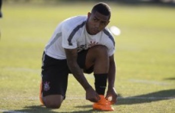 Corinthians tenta disparar e tirar o Fluminense da luta pelo título