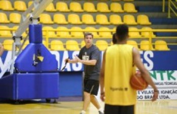 Mogi Basquete enfrenta o São Paulo de Shamell hoje no Hugão