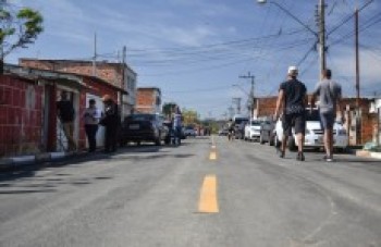 Prefeito vai ao bairro Santos Dumont para entregar obras